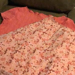 Skirt outfit with Short sleeves and knee length skirt